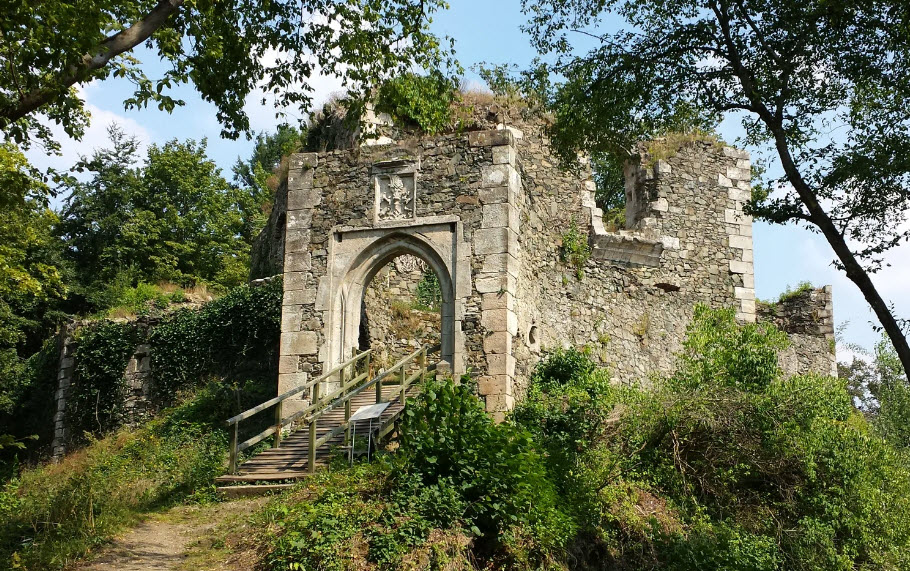 Burgruine Hohenberneck, Germany